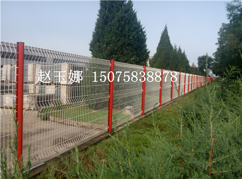 桃型柱護欄網(wǎng)，熔堅固美觀于一身的護欄網(wǎng)產(chǎn)品