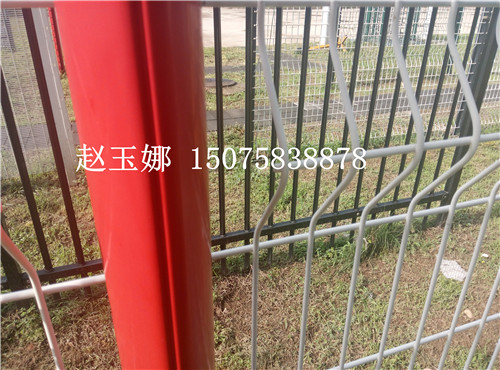 桃型柱護欄網(wǎng)，熔堅固美觀于一身的護欄網(wǎng)產(chǎn)品